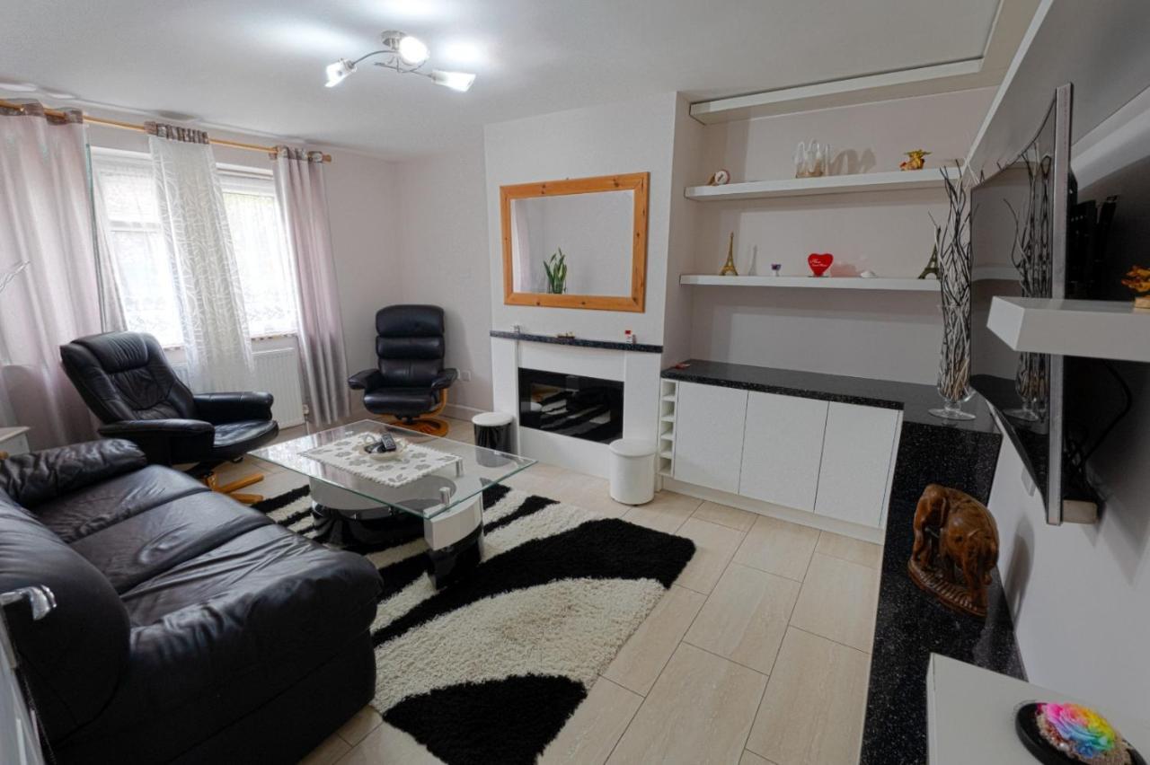Immaculate 2-Bed Apartment In Isleworth By River Екстер'єр фото